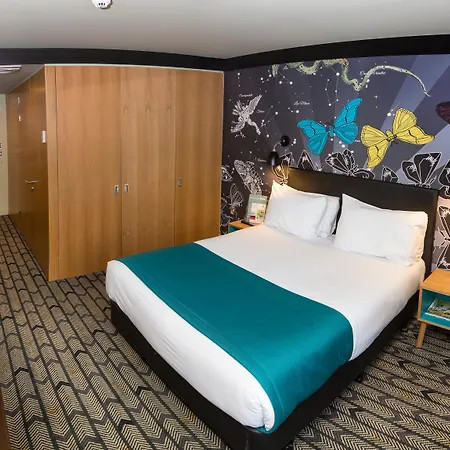 Holiday Inn Salisbury - Stonehenge By Ihg Amesbury Exterior photo